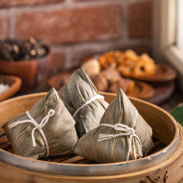 Frozen Chicken Glutinous Rice Dumpling || Kueh Chang ( 2pcs)