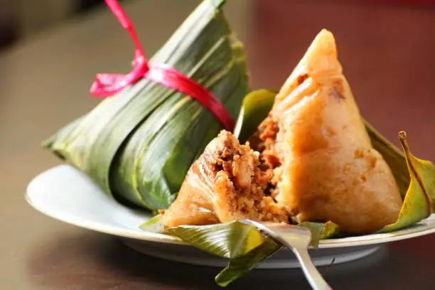 Frozen Chicken Glutinous Rice Dumpling || Kueh Chang ( 2pcs)