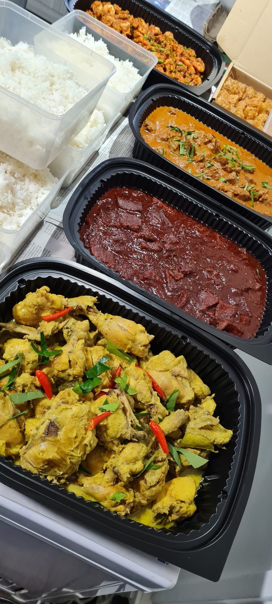 Nasi Sambal Goreng Ala-Carte Dishes || Serves 10 - 12pax