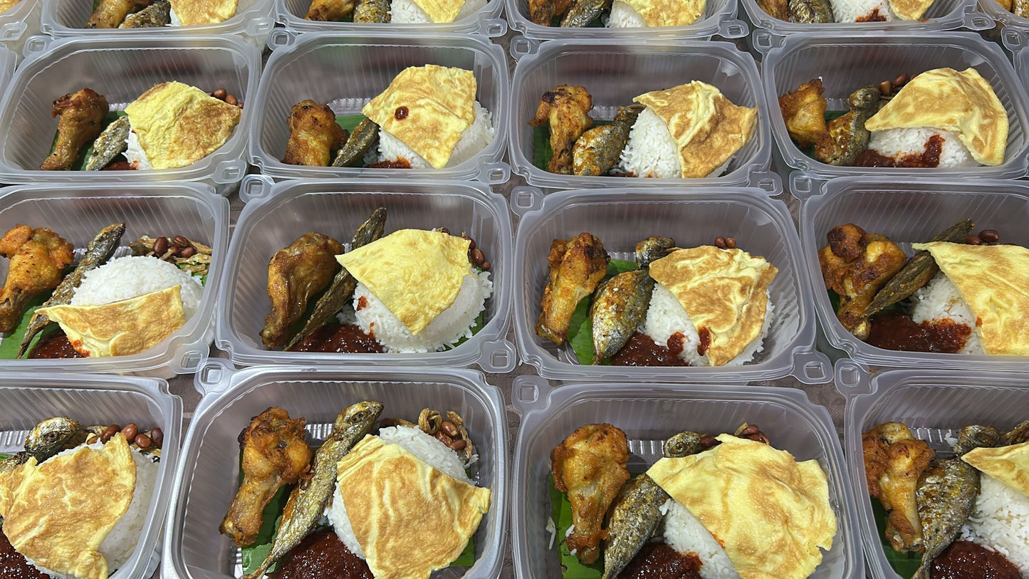 Economical Nasi Lemak ( Fried Fish & Fried Chicken Drumlets ) Single Serving