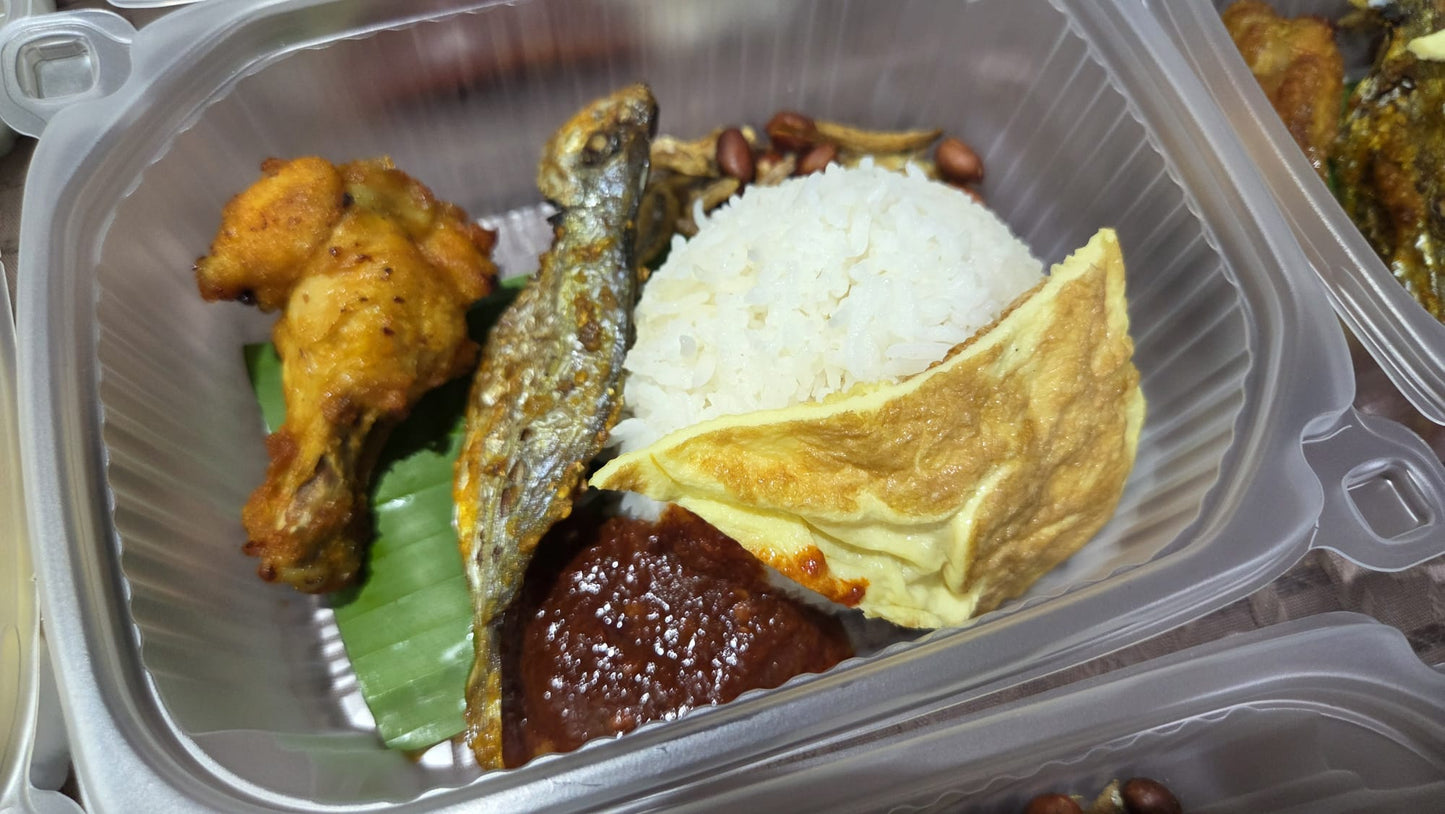 Economical Nasi Lemak ( Fried Fish & Fried Chicken Drumlets ) Single Serving