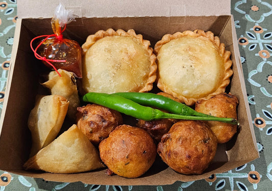 Set C ( Fried Roti Boyan x 2pcs,  Fried Vadeh Ball x 4pcs, Fried Samosa x 2pcs )
