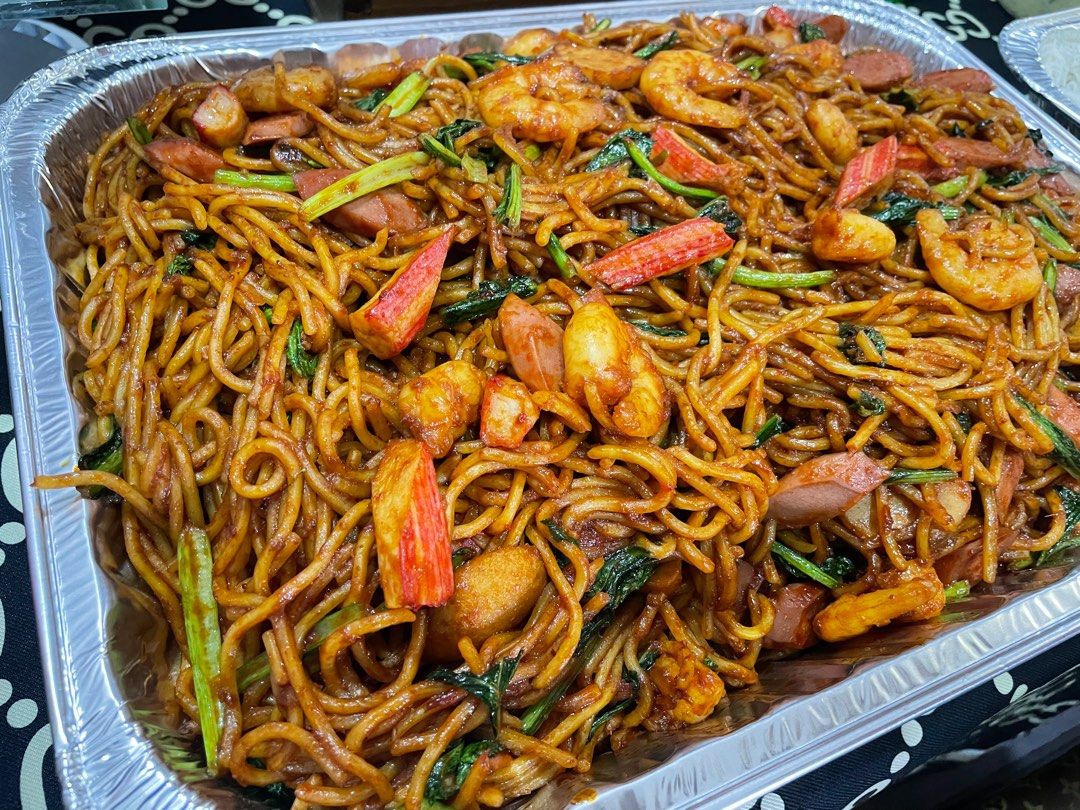 Fried  Yellow  Noodles  ( Mee Goreng )  ||  Good  for  9 - 11 pax