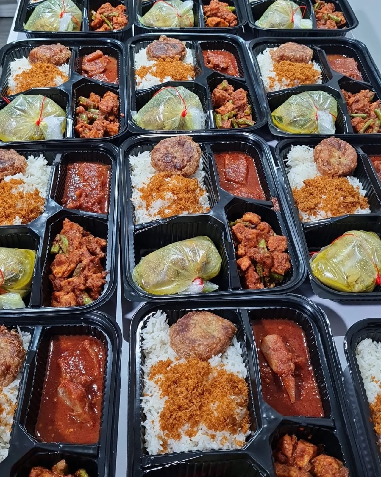 Nasi  Sambal  Goreng  Bento  ||  Chicken in  Spicy  Coconut  Milk ( Drumlets )