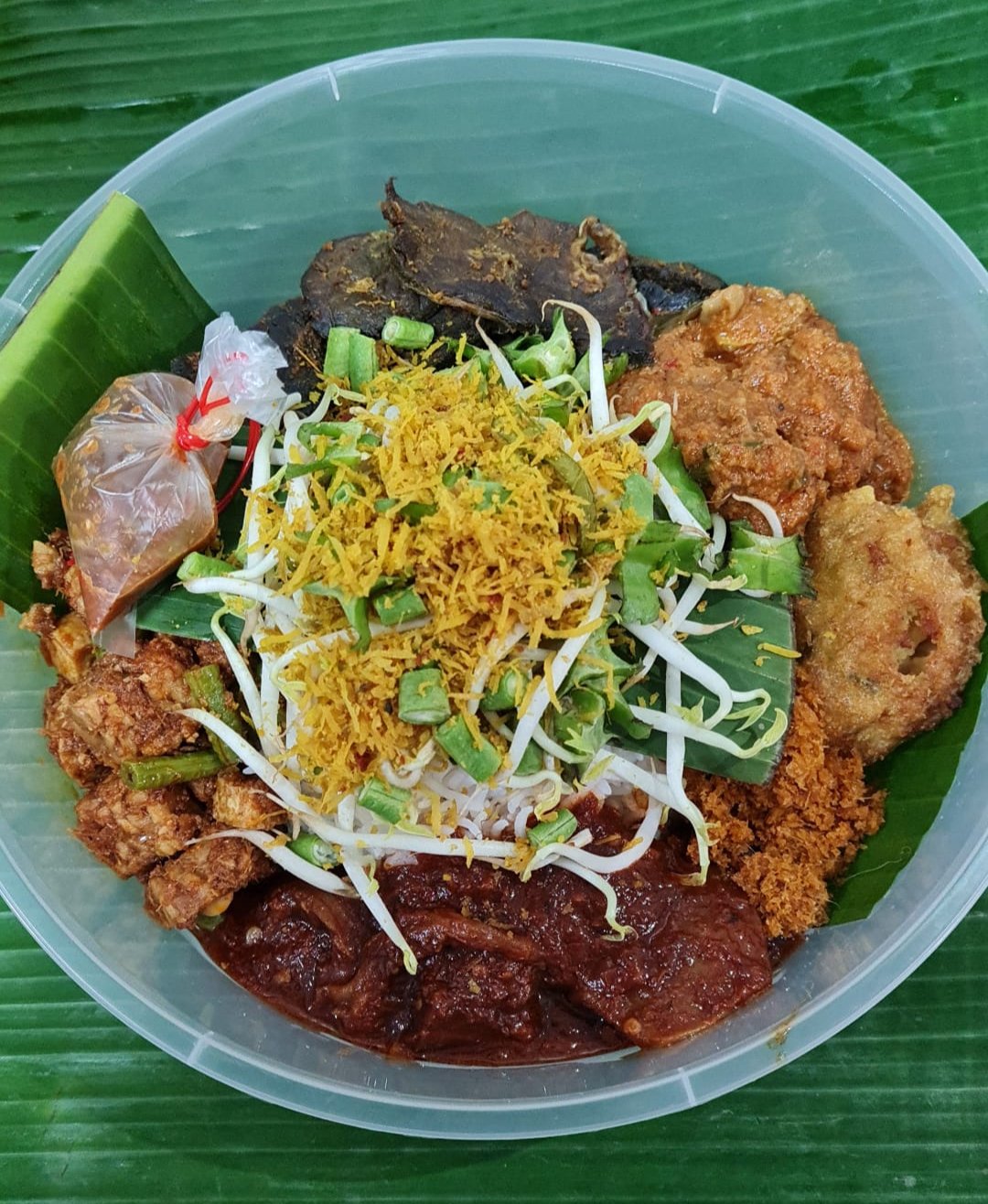 Nasi  Ambeng  Single  Set  ||  Beef Rendang