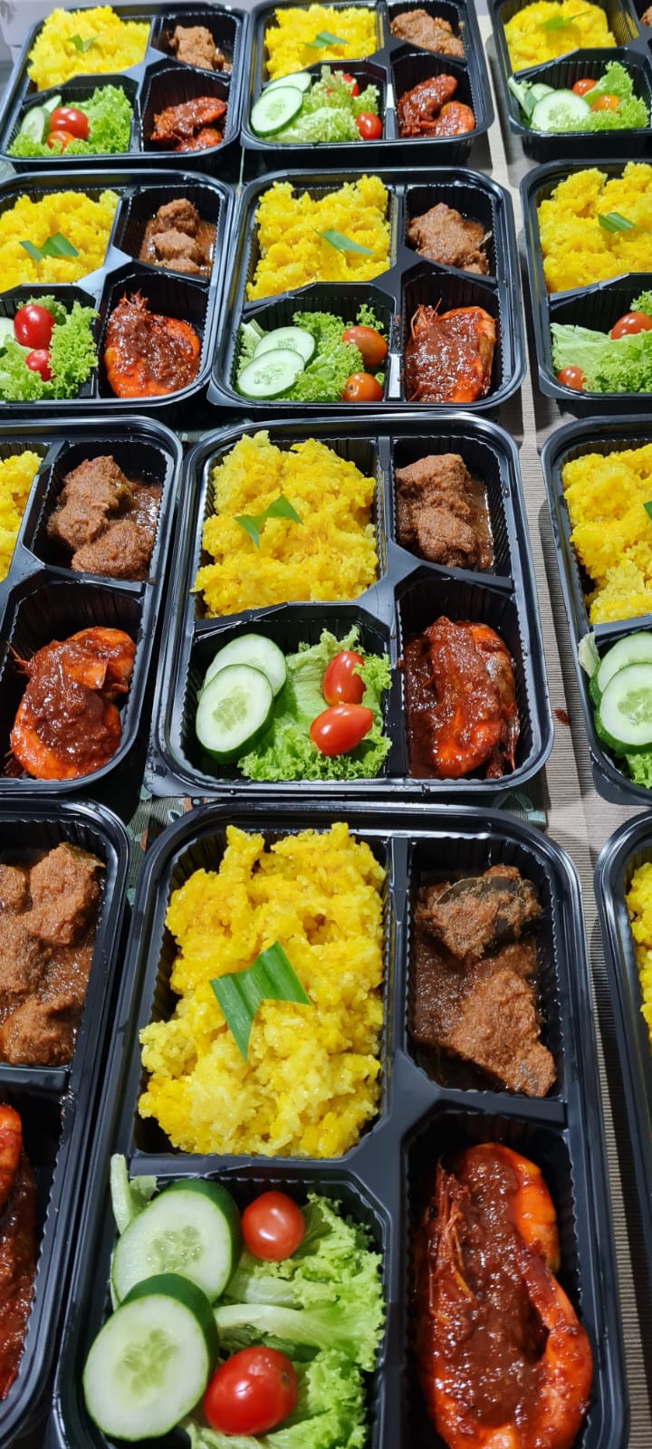 Pulut Kuning Set ( Yellow Glutinous Rice ) ||  Beef Rendang