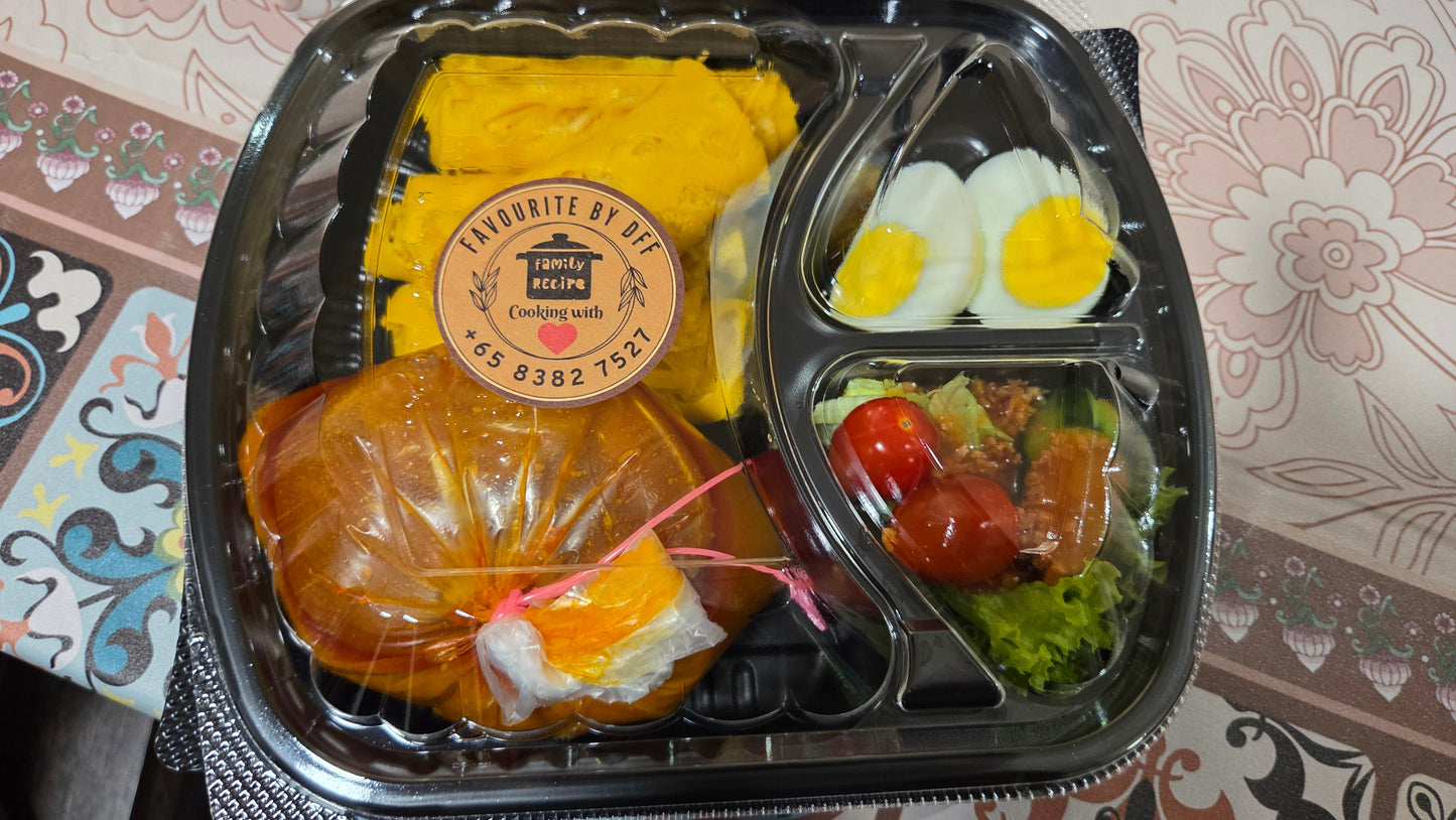 Roti Kirai Bento with Fresh Salad - Chicken Curry | Serves 1 pax