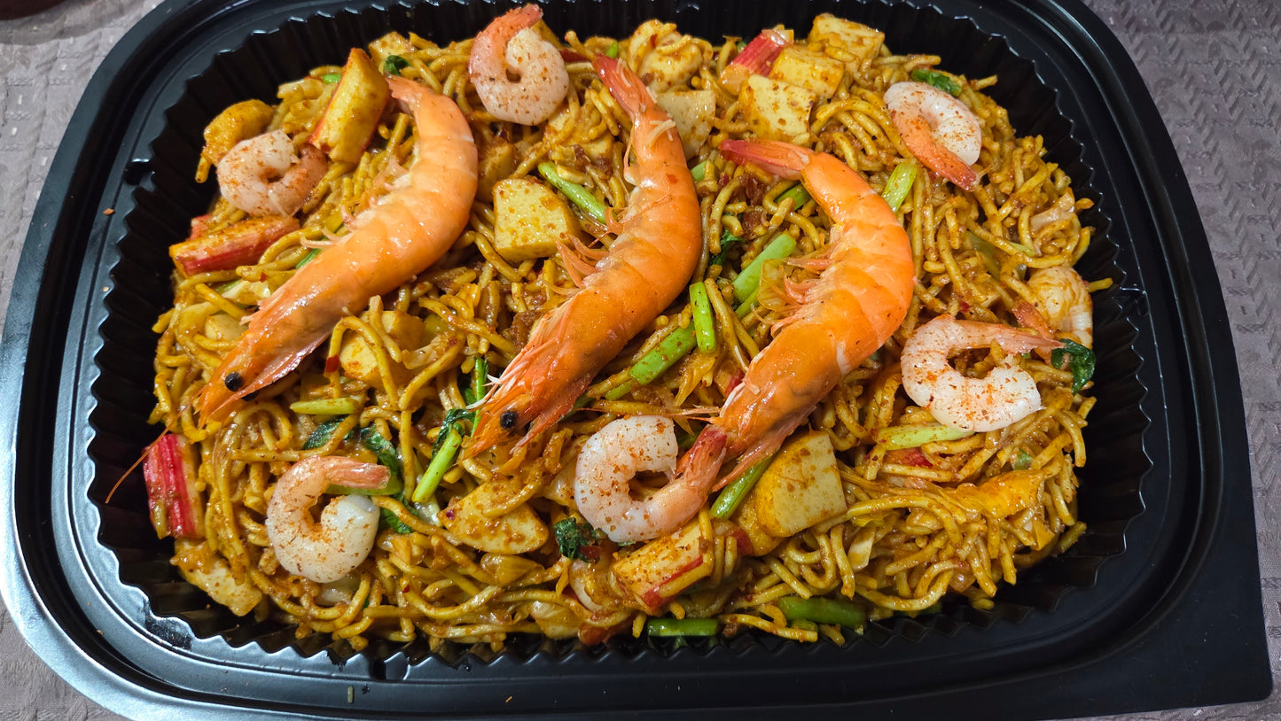 Mee Goreng  |  Serves 10 - 12 pax