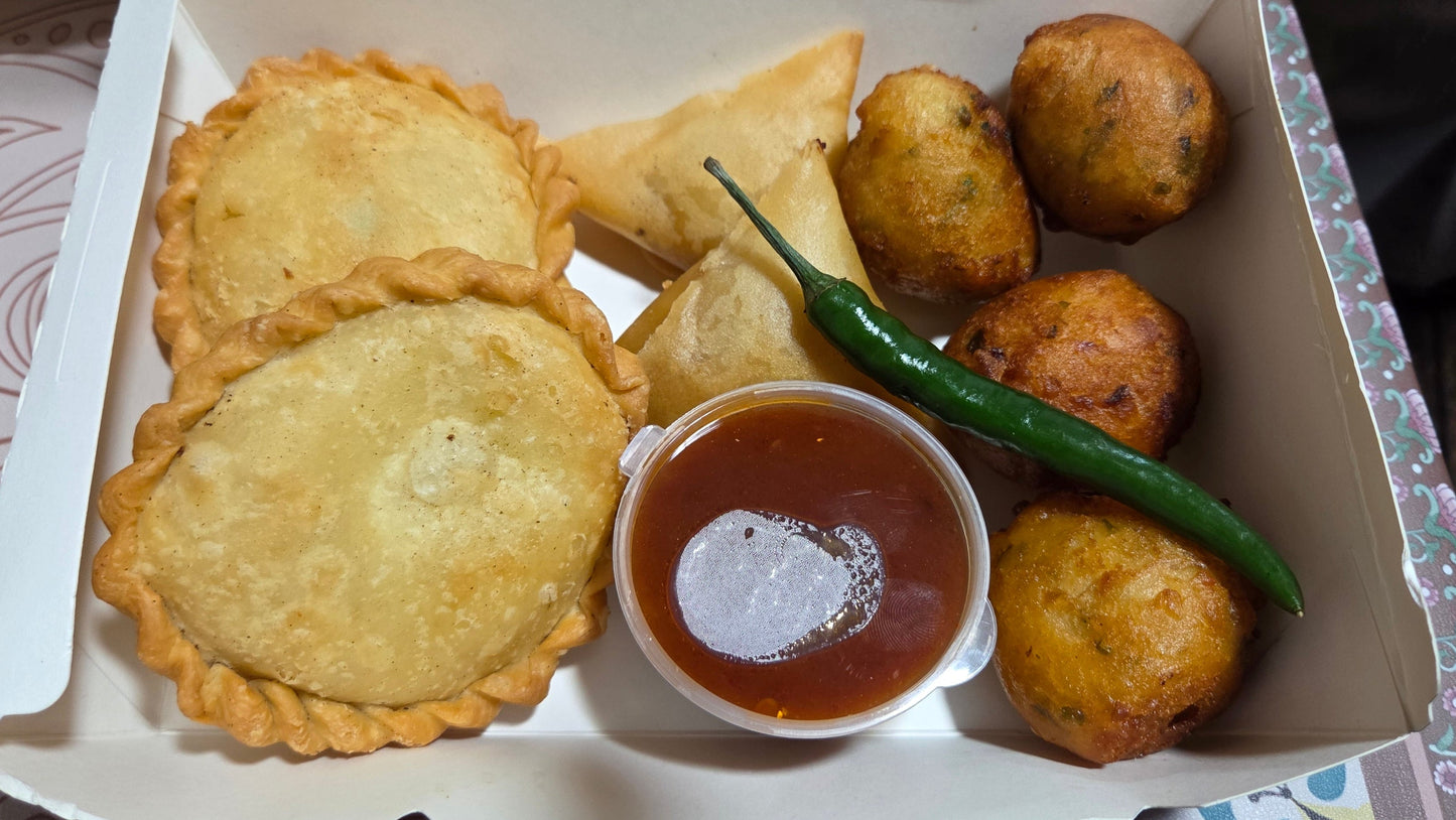 Set C - Fried ( Roti Boyan x 2pcs,  Vadeh Ball x 4pcs,  Potato Samosa x 2pcs )