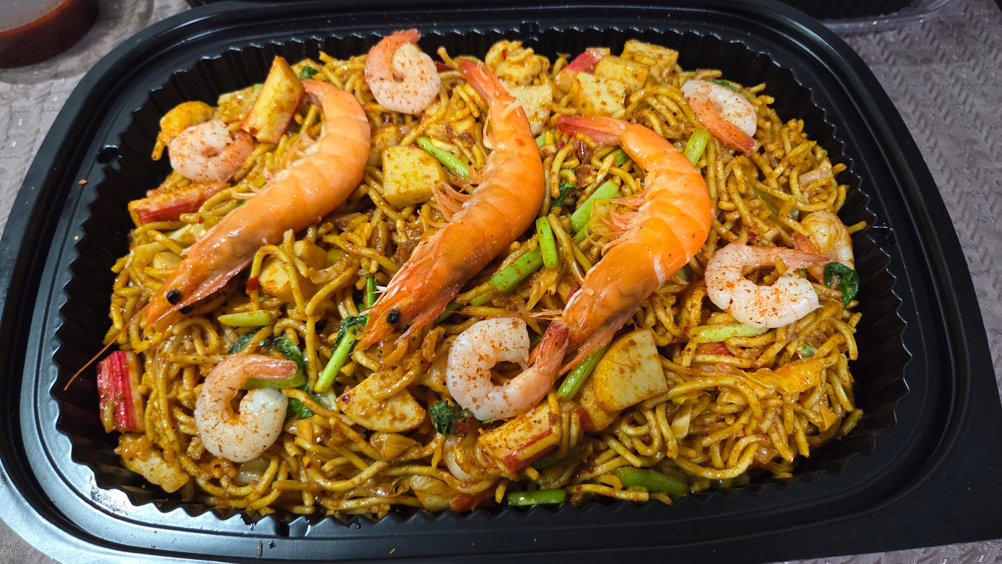 Mee Goreng  |  Serves 10 - 12 pax