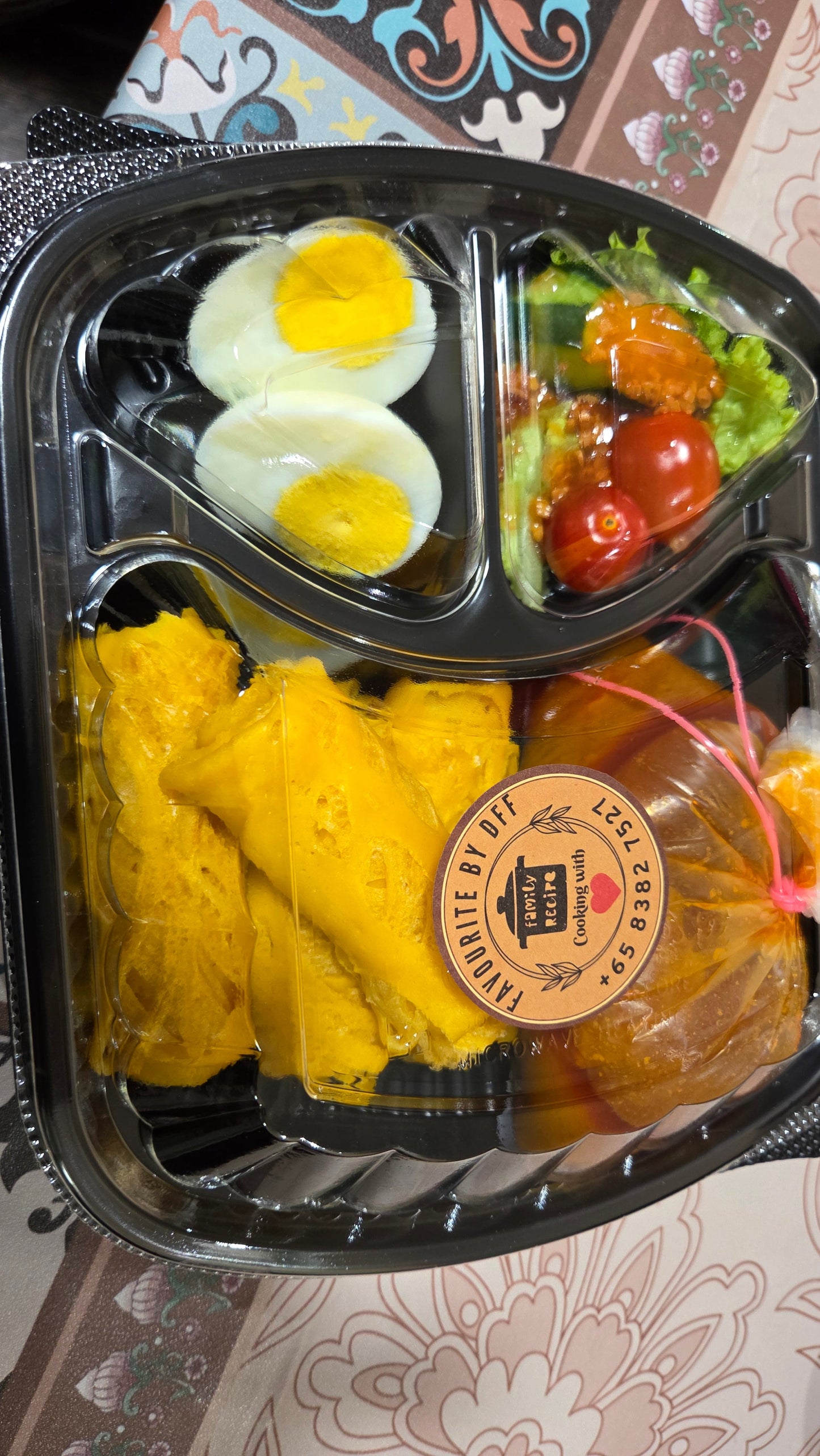 Roti Kirai Bento with Fresh Salad - Chicken Curry | Serves 1 pax