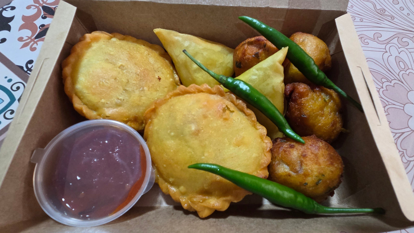 Set C - Fried ( Roti Boyan x 2pcs,  Vadeh Ball x 4pcs,  Potato Samosa x 2pcs )