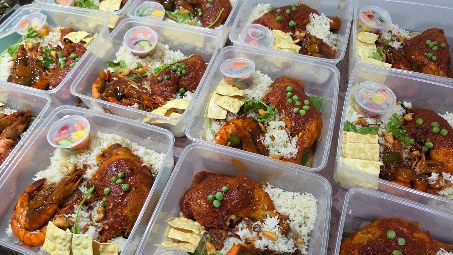 Nasi  Minyak  ||  Chicken ( All packed in 1  Container )