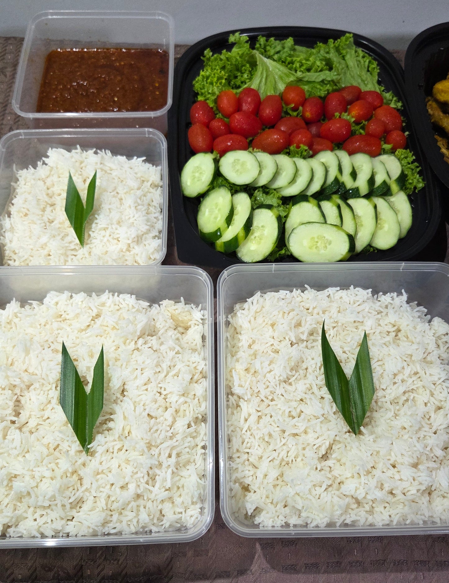 Nasi Ayam Penyet  |  Smashed Fried Chicken ( 12 pax )