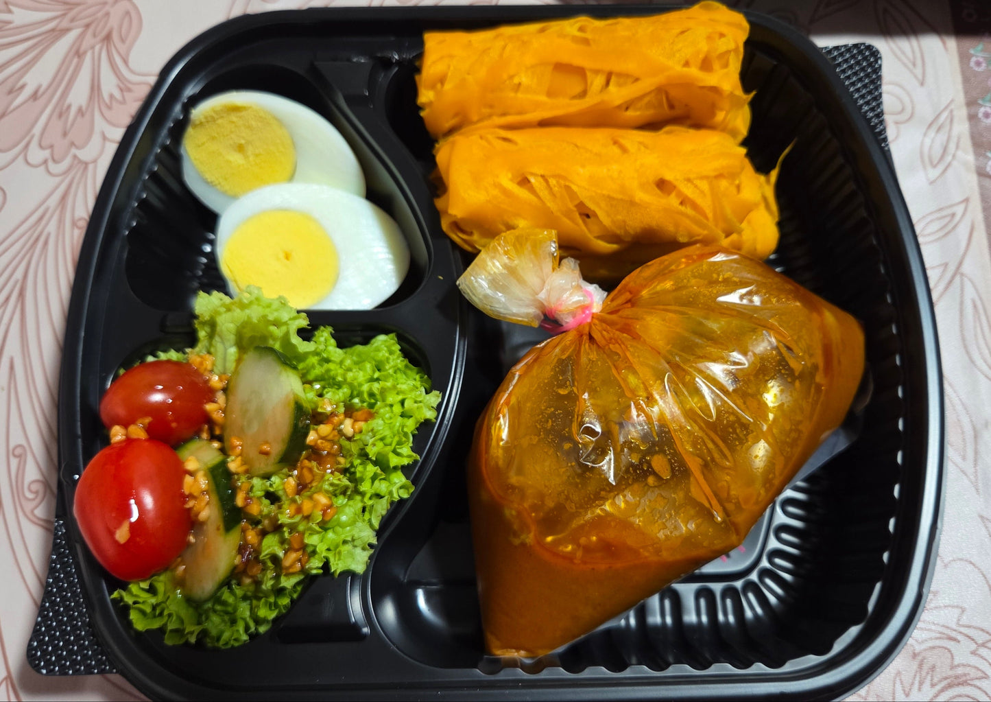 Roti Kirai Bento with Fresh Salad - Chicken Curry | Serves 1 pax